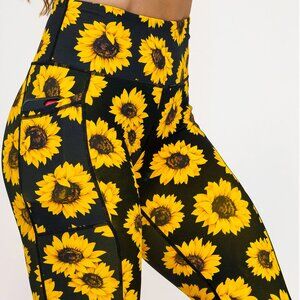 CONSTANTLY VARIED GEAR Yellow Sunflower Black Capris Leggings CVG Large